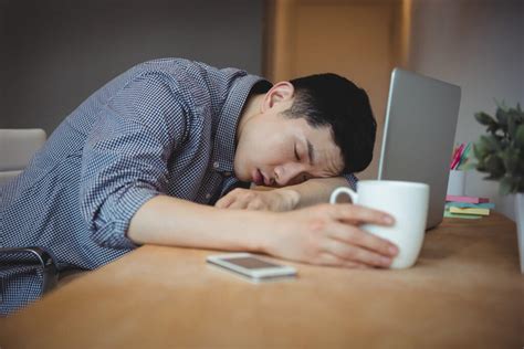 仕事中 眠くなる - なぜ私たちは働いているときに眠くなるのか？